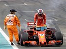 Hoký konec Velké ceny Abú Zabí pro Kimiho Räikkönena. Musel odstoupit po...