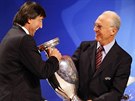 Anton Ondru (vlevo) a Franz Beckenbauer na losu mistrovství Evropy 2008