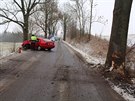 �idi� �kody Octavia narazil do stromu u Bohda��na na Broumovsku (22. 11. 2018).
