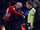 V EUFORII. Marouane Fellaini z Manchesteru United slaví pozdní gól do sít...