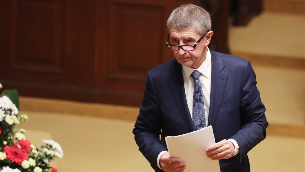 Premiér Andrej Babi� p�i jednání Poslanecké sn�movny o ned�v��e vlád� kv�li...
