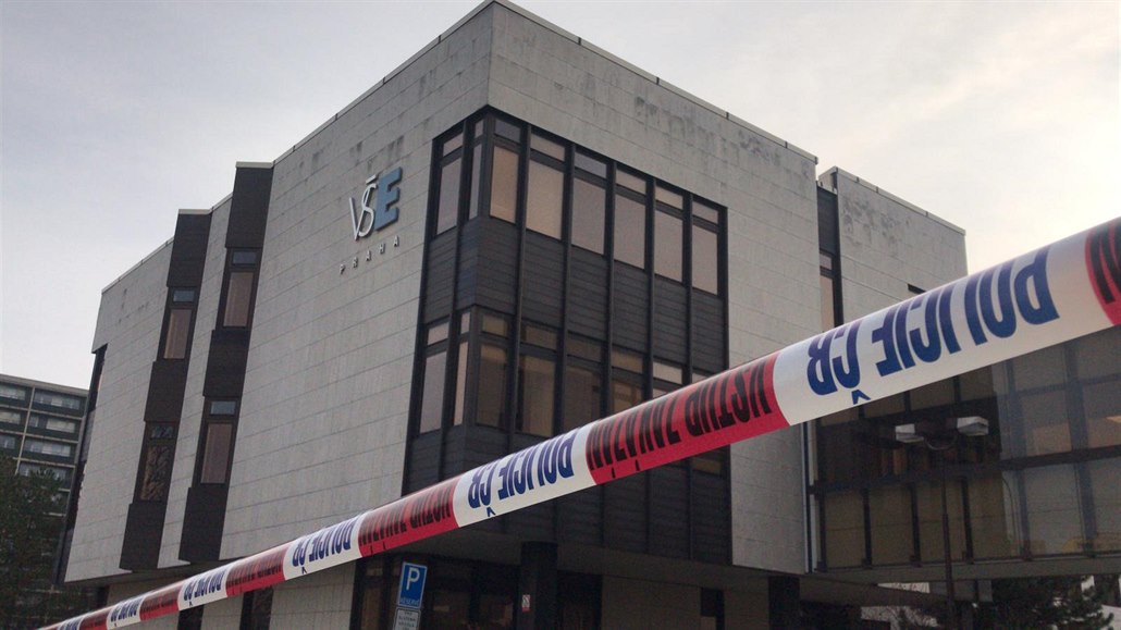 Policie prohledává budovy Vysoké �koly ekonomické na �i�kov� a Ji�ním M�st�...