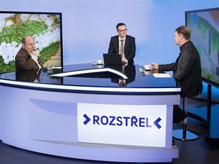 Farmaceut Tomáš Cikrt (vlevo) a homeopat Jan Matyáš v diskusním pořadu iDNES.cz...