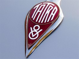 Logo automobilky na kapotě Tatry 87