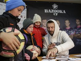 Tomá epka se podepisuje po své epizodce v dresu futsalového Uherského...