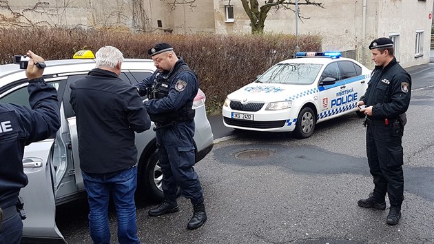 Strnci kontrolovali v Karlovch Varech taxike.