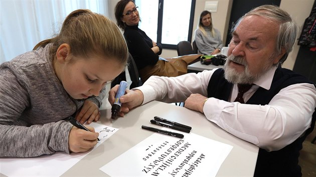 Kronik Jindich Turek seznamuje dti s histori msta na pednce Tajemstv kroniky Chebu. Provede je zkonitostmi i zludnostmi tvorby kroniky, uke tak, jak na psan ozdobnho psma.