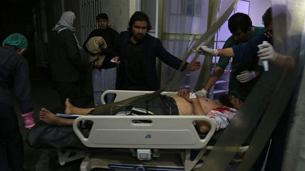Sebevraedn atenttnk se odplil na nboensk shromdn v afghnsk metropoli Kbulu. (20. listopadu 2018)