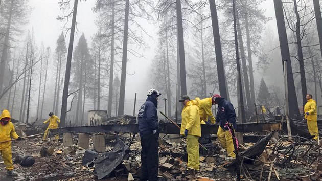 Por v Kalifornii poniil i msto Paradise. (23. listopadu 2018)