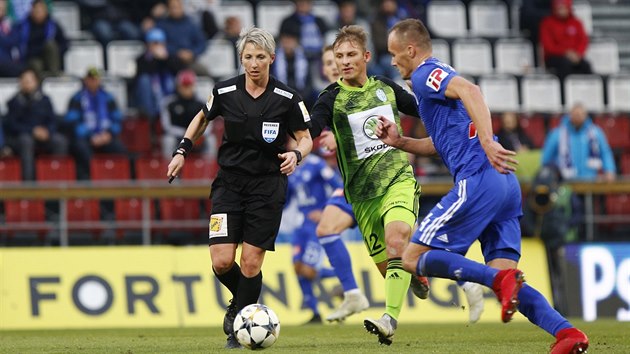 Rozhod Jana Admkov bhem prvoligovho utkn mezi Olomouc a Mladou Boleslav.