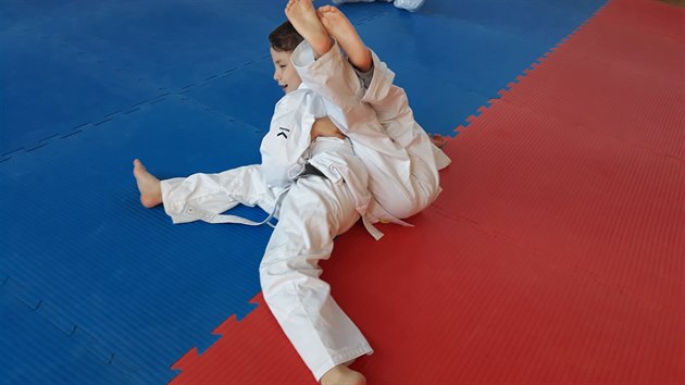 Prvňáčci se v některých libereckých školách učí v rámci tělocviku judo.
