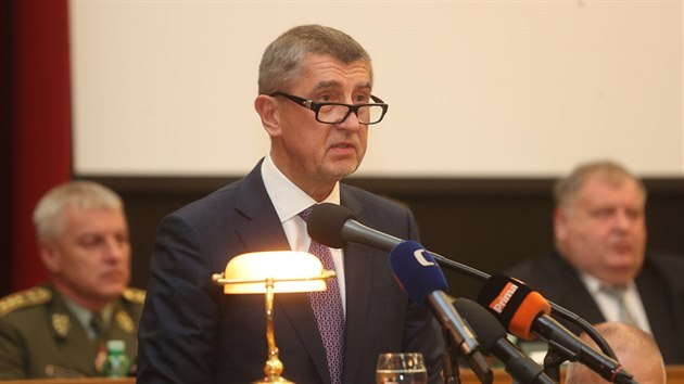 Premir Andrej Babi hovo na velitelskm shromdn Armdy R v Praze. (20. listopadu 2018)