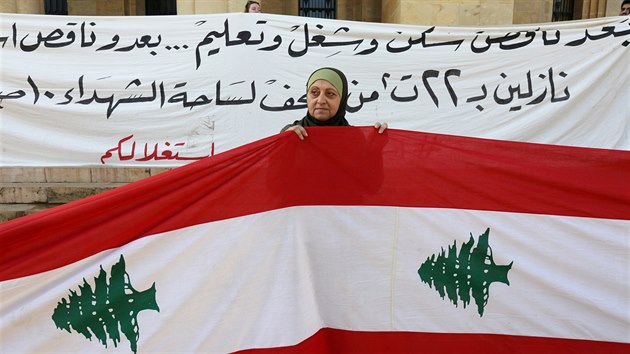 Libanon oslavil v�ro�� 75 let od vyhl�en� nez�vislosti na Francii, mnoz� jeho obyvatel� v�ak vyrazili na protivl�dn� demonstrace. (22. listopadu 2018)
