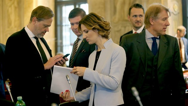 Markta Vakov z ODS byla na ustavujcm zasedn novho zastupitelstva zvolena primtorkou Brna. Vlevo od n jej nmstek a spolustrank Robert Kerndl. ( 20.11.2018)