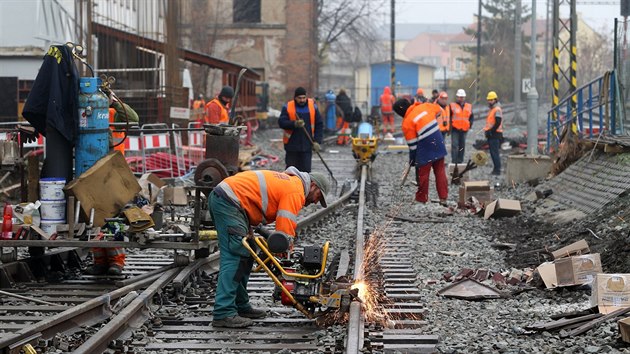 Dělníci připravili brněnské dolní nádraží na výluku hlavního kvůli novému zabezpečovacímu systému. (26.listopadu 2018)
