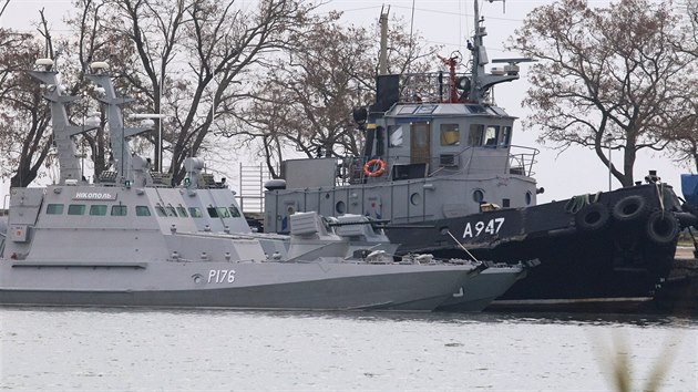 Ukrajinsk lod zadren Rusy na Krymu (26.11.2018)