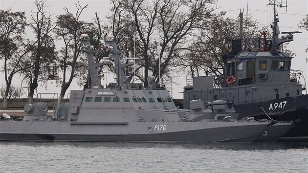 Ukrajinsk lod zadren Rusy na Krymu (26.11.2018)