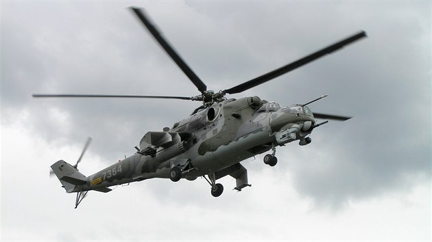 Vrtulnk Mi-24 z armdn zkladny v Nmti nad Oslavou