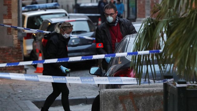 Ped policejn stanic v centru Bruselu pobodal mu policistu, sm byl postelen. (20. listopadu 2018)