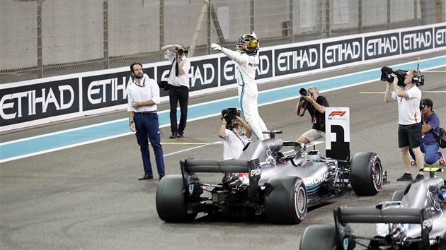 Lewis Hamilton si uv prvn msto v kvalifikaci formule 1 v Ab Zab.