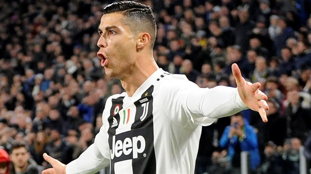 Cristiano Ronaldo v dresu Juventusu slav gl.