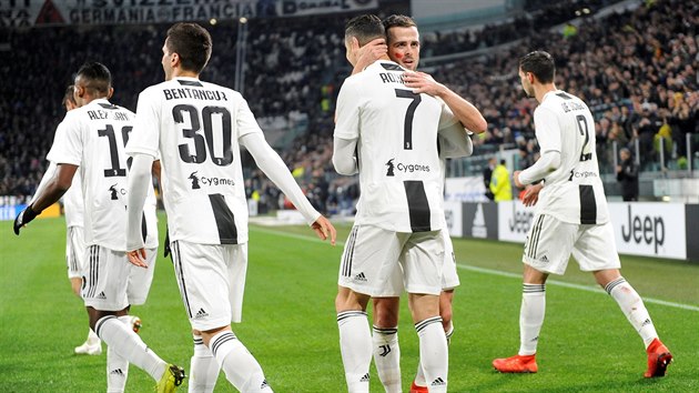 Cristiano Ronaldo slav gl se svmi spoluhri z Juventusu.