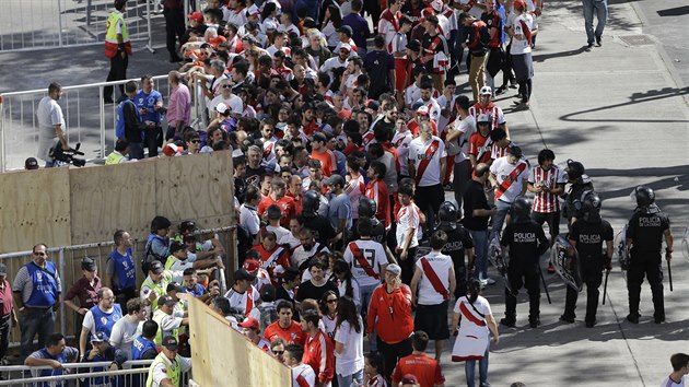 Fanouky argentinskch River Plate hld policie.