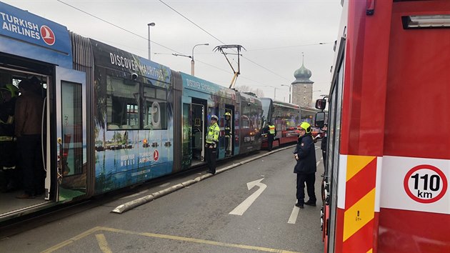 Na Jirskov nmst se srazily dv tramvaje. (22.11.2018)