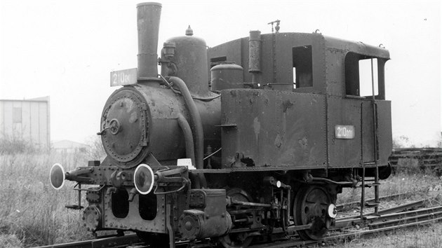 Parn lokomotiva Serenyi z roku 1905 jezdila na trase jezd a lznmi Luhaovice. Lzesk hosty na lokln deset kilometr dlouh trati vozila a do roku 1953.