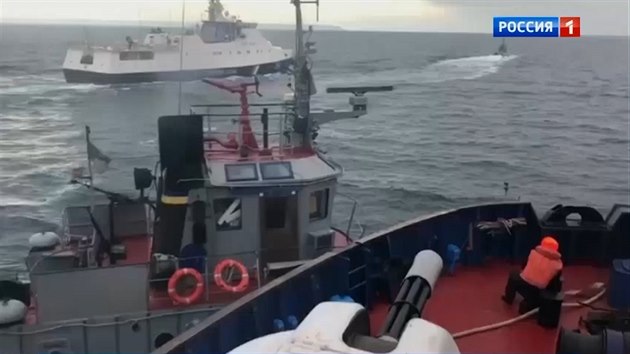 Video ukazuje srku Ukrajinsk a Rusk lodi