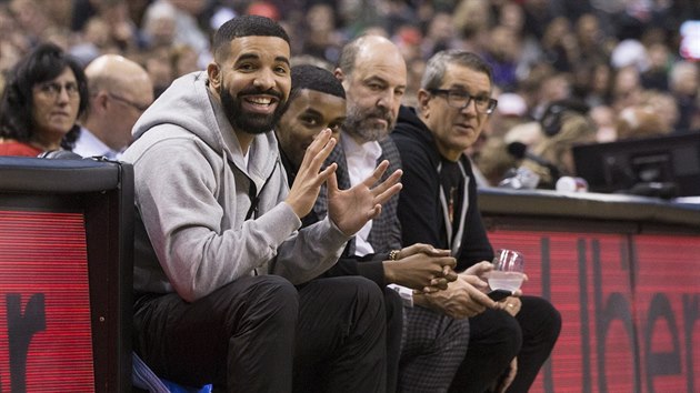 Kanadsk rapper Drake je poten tm, co vid. Jeho Toronto pehrv Washington.