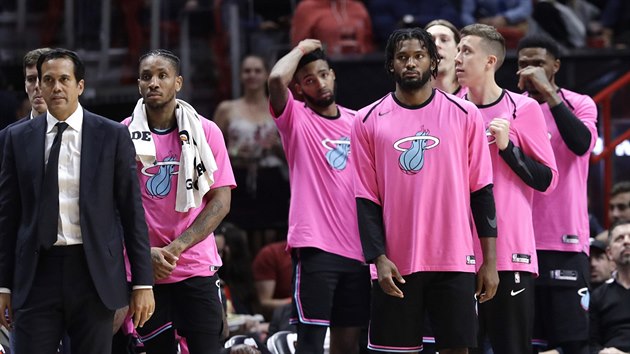 Erik Spoelstra a jeho svenci z Miami se v NBA trp.