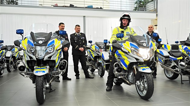 Nov motorky BMW budou slouit policistm. Dok je rychlost a 220 km/h.