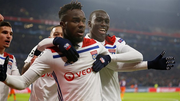 Maxwel Cornet z Lyonu se raduje z glu do st Manchesteru City.