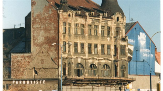 Totln devastaci unikla secesn stavba dky mstu, kter ji v 90. letech odkoupilo od soukromnka a zaalo se zchranou. 