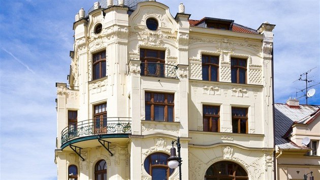 Kavárnu Union, ozdobu České Lípy, postavila v letech 1906–1907 místní stavební firma ve stylu floreální secese.