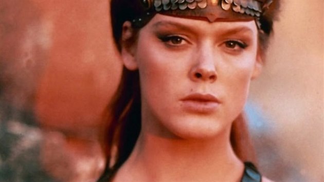 Brigitte Nielsenov ve filmu Rud Sonja (1985)