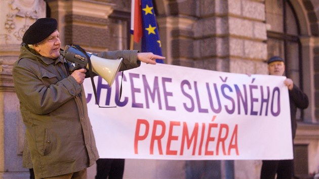 Demonstrace poadujc demisi premira Andreje Babie v Liberci. (22. listopadu...