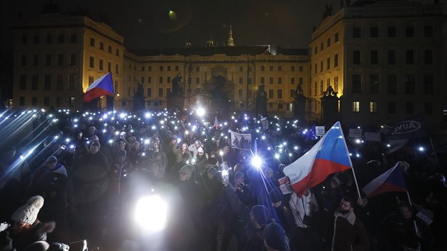 Demonstrace proti premirovi Andreji Babiovi v Praze. (23. listopadu 2018)