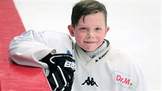 Desetiletý hokejista Jan Terla z Karlových Var dostal cenu Oldicha Machae za...