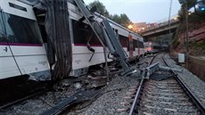 U Barcelony vykolejil vlak se 150 lidmi. (20.11.2018)