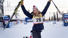 Therese Johaugová z Norska oslavuje vítzství v závod 10 kilometr klasicky v...