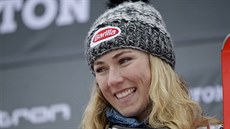 Mikaela Shiffrinová z USA se směje po vítězství ve slalomu v Killingtonu.