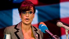 Sarah Palinová neunikla hledáku pornoprmyslu. Takto ji ztvárnila Lisa Ann.