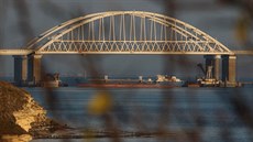 Rusko blokuje průjezd Kerčským průlivem do Azovského moře. (25. listopadu 2018)