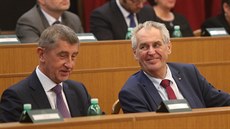 Prezident Milo Zeman a premiér Andrej Babi na velitelském shromádní Armády...