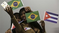 Kubántí lékai se vracejí z Brazílie dom. (22. listopadu 2018)