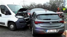 Na brnnské kiovatce ulic Blohorská a Jedovnická se srazilo sedm aut....