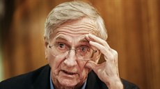 Americký noviná Seymour Hersh bhem rozhovoru s MF Dnes v Praze (10. listopadu...