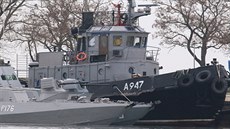 Ukrajinské lod zadrené Rusy na Krymu (25.11.2018)